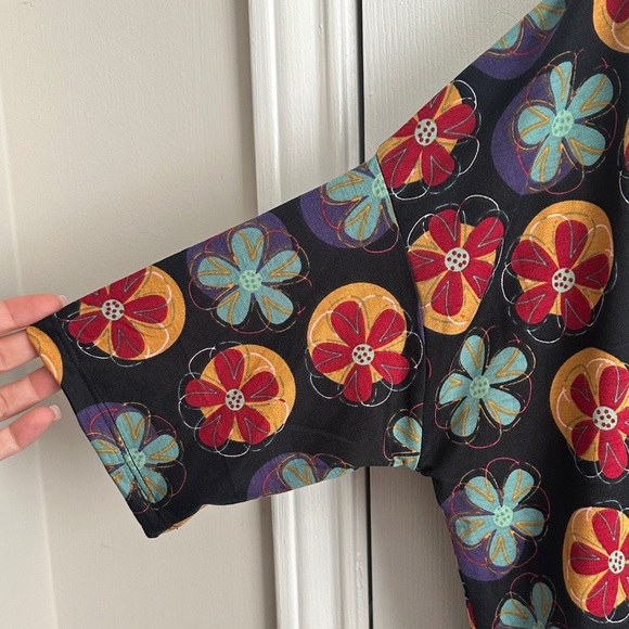 LuLaRoe Floral Multicolor Irma Top - Picture 4 of 6